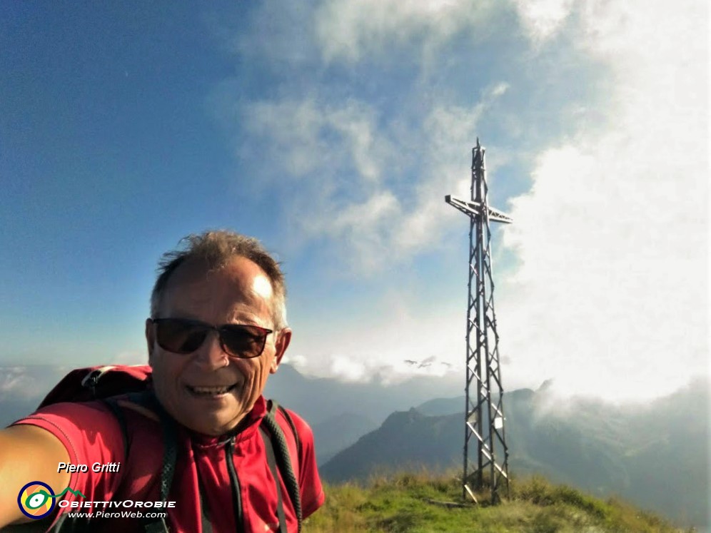 07 Selfie alla croce di vetta del Pizzo delle segade .jpg